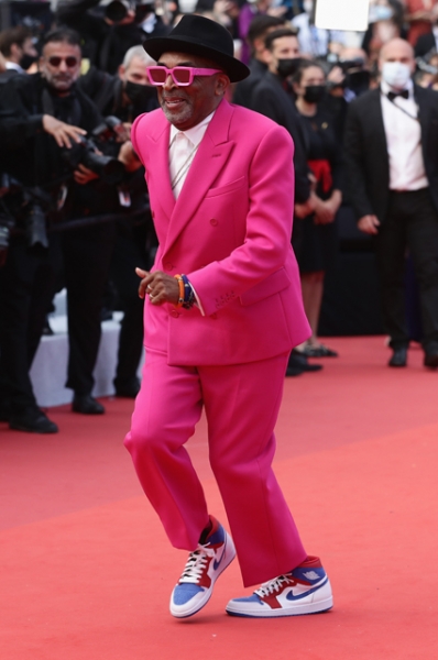 Канны-2021: Белла Хадид, Карла Бруни, Марион Котийяр, Энди Макдауэлл и другие на открытии кинофестиваля