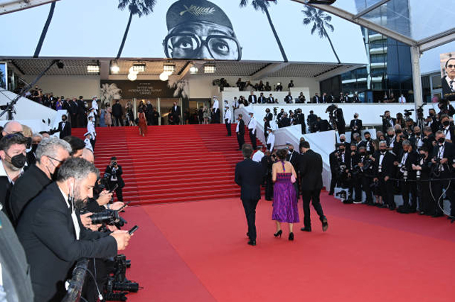 Канны-2021: Белла Хадид, Карла Бруни, Марион Котийяр, Энди Макдауэлл и другие на открытии кинофестиваля