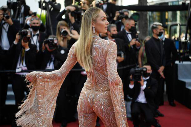 Канны-2021: Белла Хадид, Карла Бруни, Марион Котийяр, Энди Макдауэлл и другие на открытии кинофестиваля