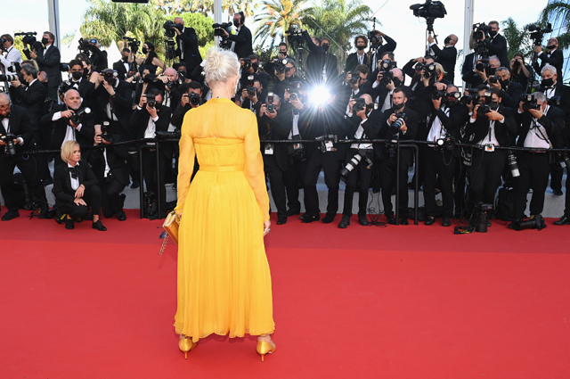 Канны-2021: Белла Хадид, Карла Бруни, Марион Котийяр, Энди Макдауэлл и другие на открытии кинофестиваля