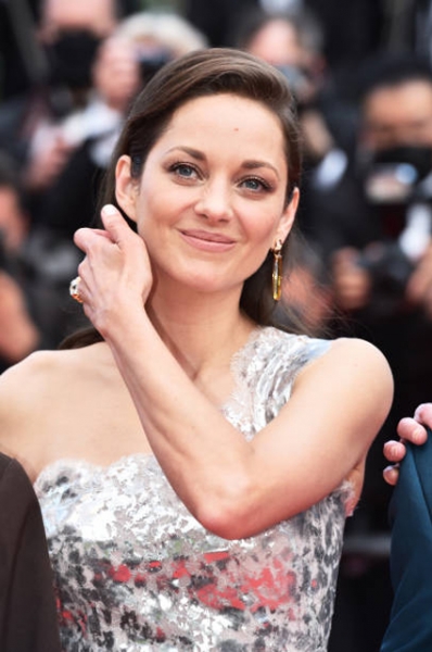 Канны-2021: Белла Хадид, Карла Бруни, Марион Котийяр, Энди Макдауэлл и другие на открытии кинофестиваля