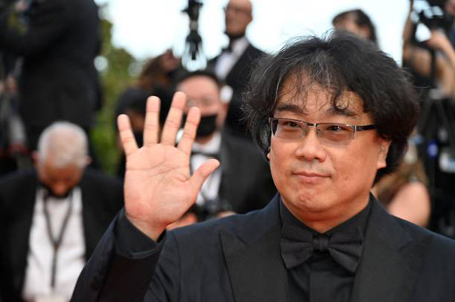 Канны-2021: Белла Хадид, Карла Бруни, Марион Котийяр, Энди Макдауэлл и другие на открытии кинофестиваля