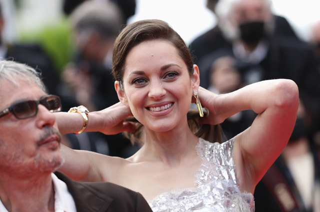 Канны-2021: Белла Хадид, Карла Бруни, Марион Котийяр, Энди Макдауэлл и другие на открытии кинофестиваля