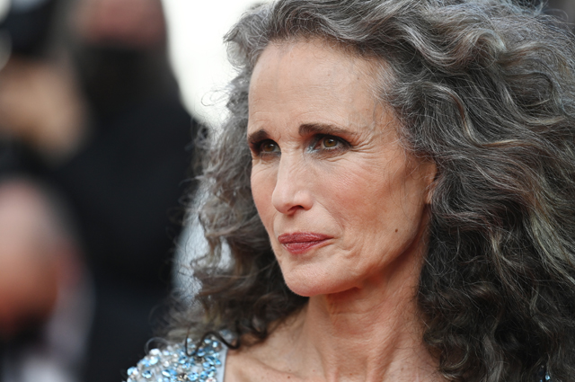 Канны-2021: Белла Хадид, Карла Бруни, Марион Котийяр, Энди Макдауэлл и другие на открытии кинофестиваля