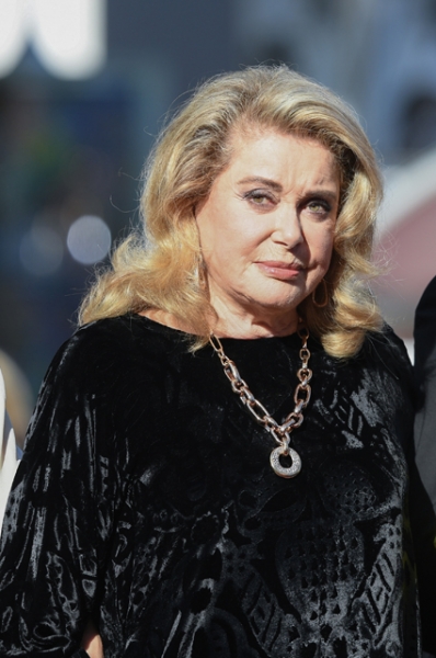 Канны-2021: Марион Котийяр, Карла Бруни, Ванесса Паради с мужем, Катрин Денев и другие на вечерних премьерах