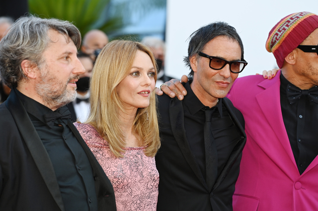 Канны-2021: Марион Котийяр, Карла Бруни, Ванесса Паради с мужем, Катрин Денев и другие на вечерних премьерах