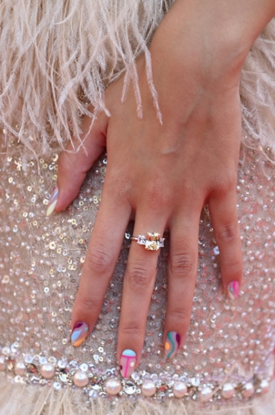 Канны-2021: Шэрон Стоун в цветах, мегашлейф Марты Лозано и платья принцесс &mdash; обсуждаем вечерние образы звезд