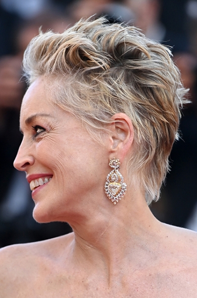 Канны-2021: Шэрон Стоун в цветах, мегашлейф Марты Лозано и платья принцесс &mdash; обсуждаем вечерние образы звезд