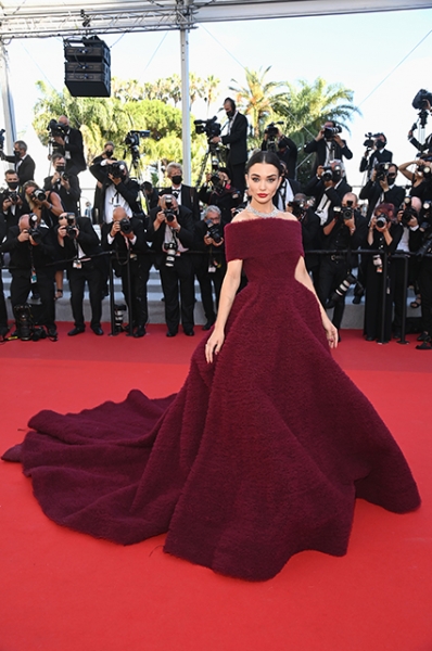 Канны-2021: Шэрон Стоун в цветах, мегашлейф Марты Лозано и платья принцесс &mdash; обсуждаем вечерние образы звезд