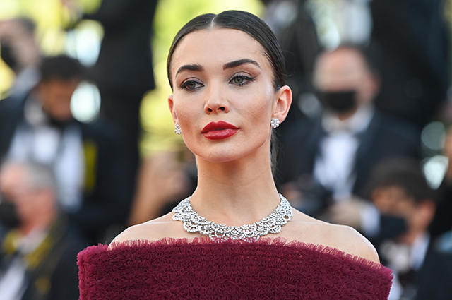 Канны-2021: Шэрон Стоун в цветах, мегашлейф Марты Лозано и платья принцесс &mdash; обсуждаем вечерние образы звезд