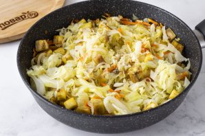 Капуста с баклажанами