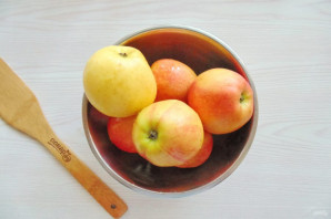 Карамельное варенье из яблок