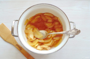 Карамельное варенье из яблок