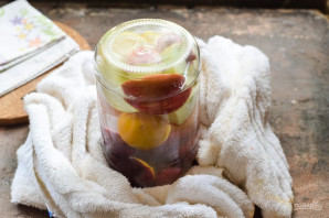 Компот из абрикосов, сливы и яблок на зиму