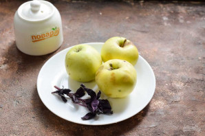 Компот из яблок с базиликом на зиму