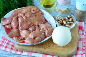 Куриная печень с грецкими орехами