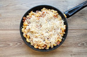 Макароны с тушенкой и сыром