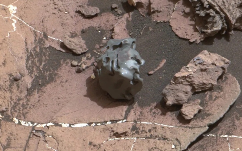 Марсоход обнаружил загадочный камень на Марсе