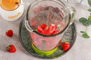 Молочный коктейль с клубникой без мороженого