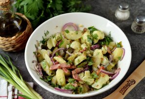 Немецкий картофельный салат с беконом