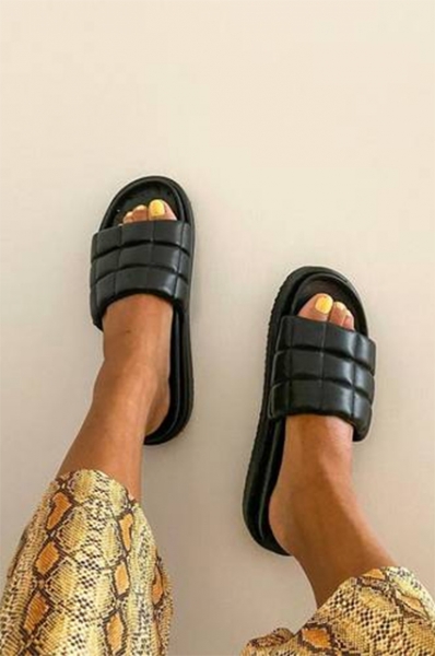 От мини до сандалий-тапочек: 6 вещей, которые нужны всем модницам этим летом