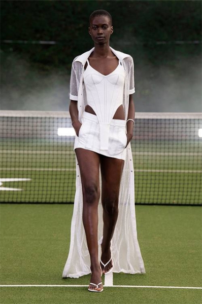 От мини до сандалий-тапочек: 6 вещей, которые нужны всем модницам этим летом