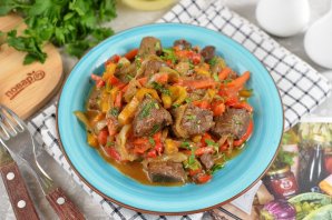 Печень говяжья с овощами