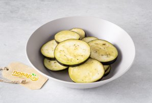 Салат с баклажанами и вялеными помидорами