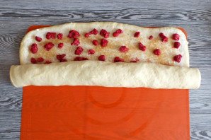 Синнабоны с малиной