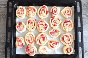 Синнабоны с малиной