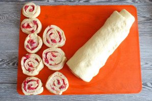 Синнабоны с малиной