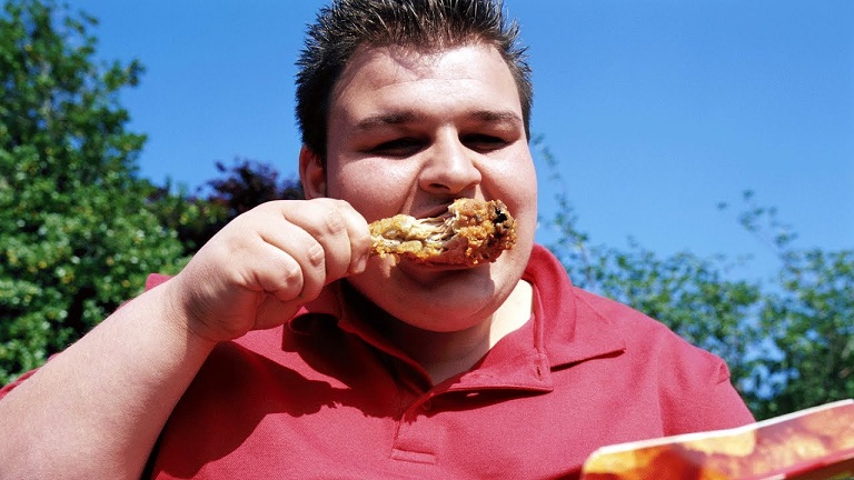 Солнечный свет делает мужчин голоднее, выяснили ученые