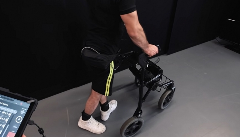 Создан спинномозговой имплант, который ставит парализованных пациентов на ноги