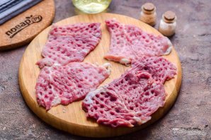 Свиные отбивные с брокколи и сыром