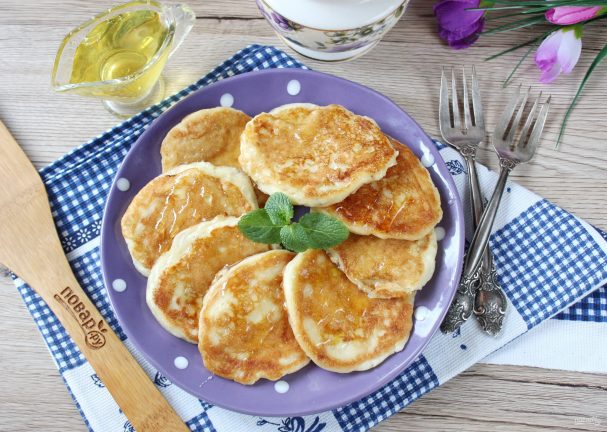 Творожные оладьи с яблоком на кефире