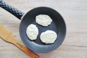 Творожные оладьи с яблоком на кефире