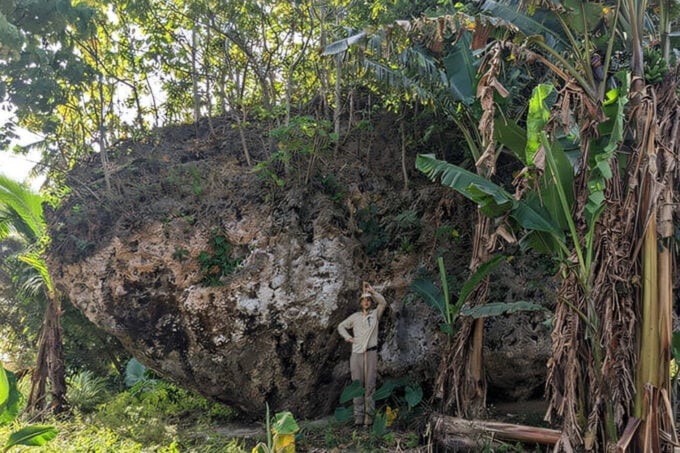 Ученые раскрыли тайну перемещения гигантского камня на склон горы
