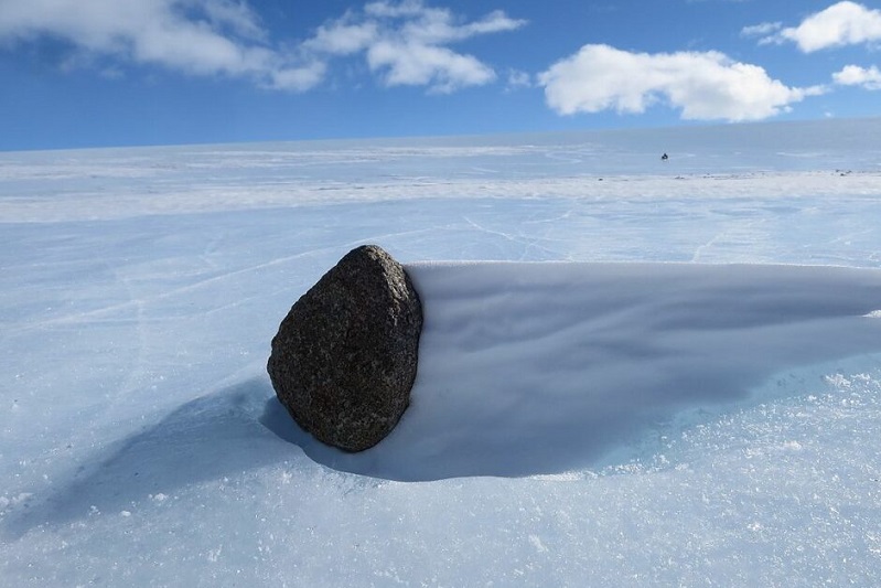 В Антарктиде ученые обнаружили крупный метеорит