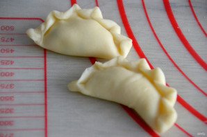 Вареники с творогом и черемшой