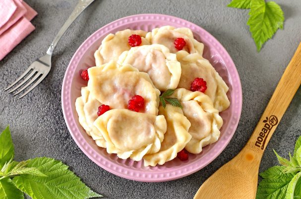 Вареники с творогом и малиной