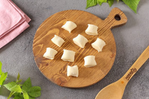 Вареники с творогом и малиной