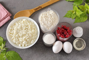 Вареники с творогом и малиной