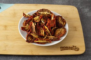 Вяленые помидоры с базиликом