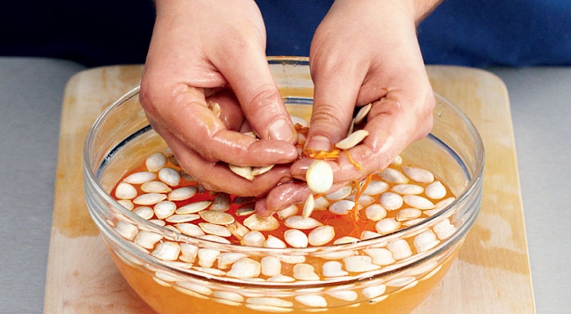 Вред и польза тыквенных семечек. Как их правильно есть?