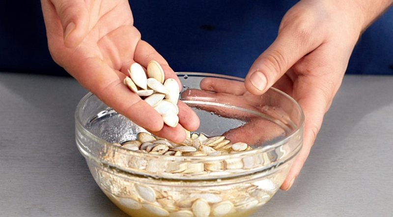 Вред и польза тыквенных семечек. Как их правильно есть?