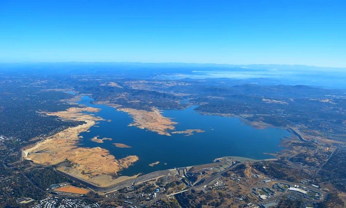 Загадочно исчезнувший самолет случайно обнаружили на дне озера