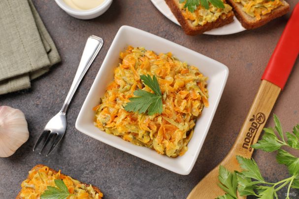 Закуска из жареных солёных огурцов с морковью