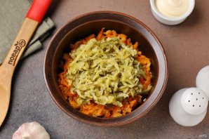 Закуска из жареных солёных огурцов с морковью