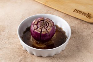 Запеченный красный лук "Водяная лилия"