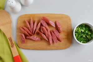 Жареная картошка с охотничьими колбасками